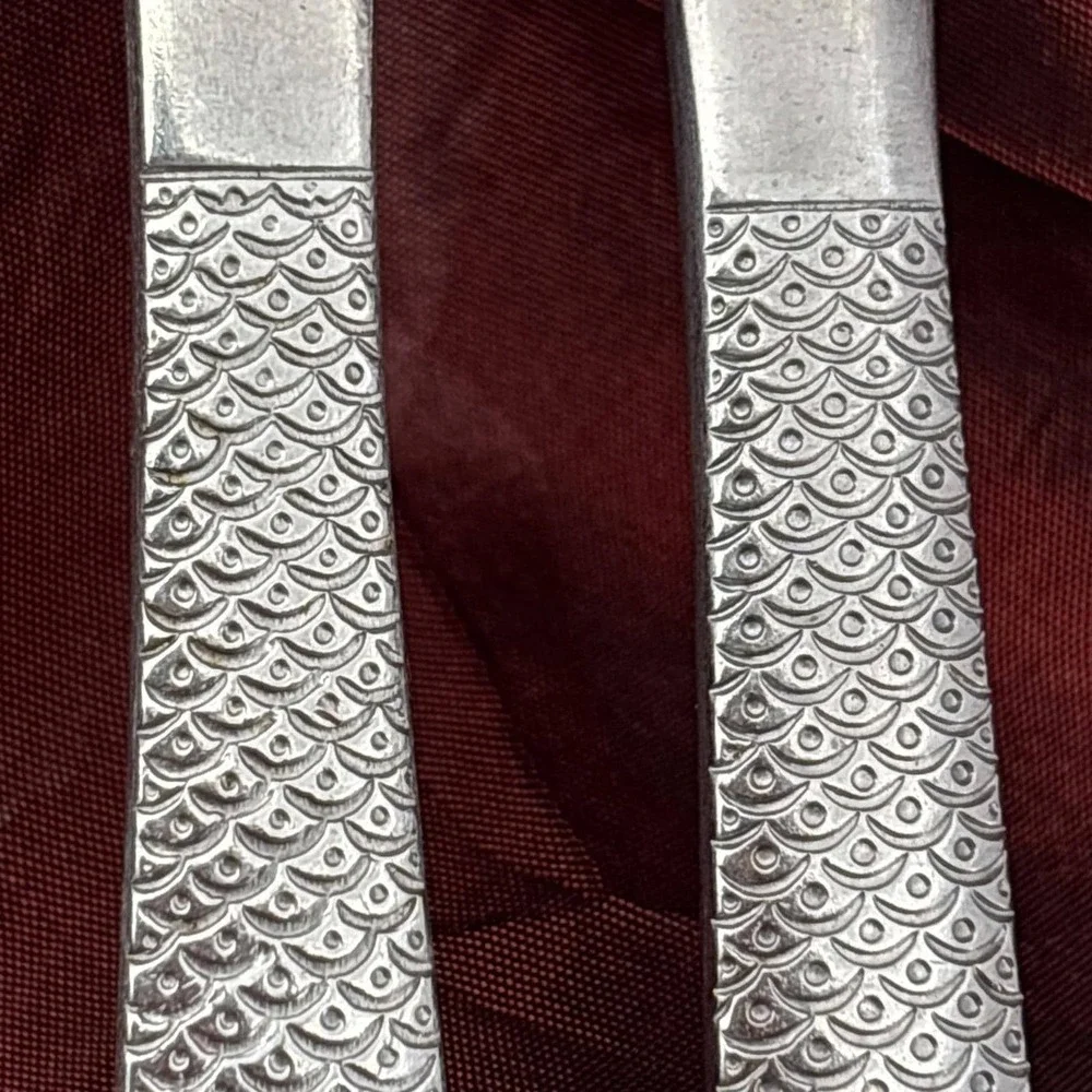 Vintage United Airlines Silverware Fish Scale Flatware Dinner Knives Lot of 2